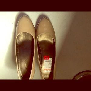 Bandolino Nude Pump